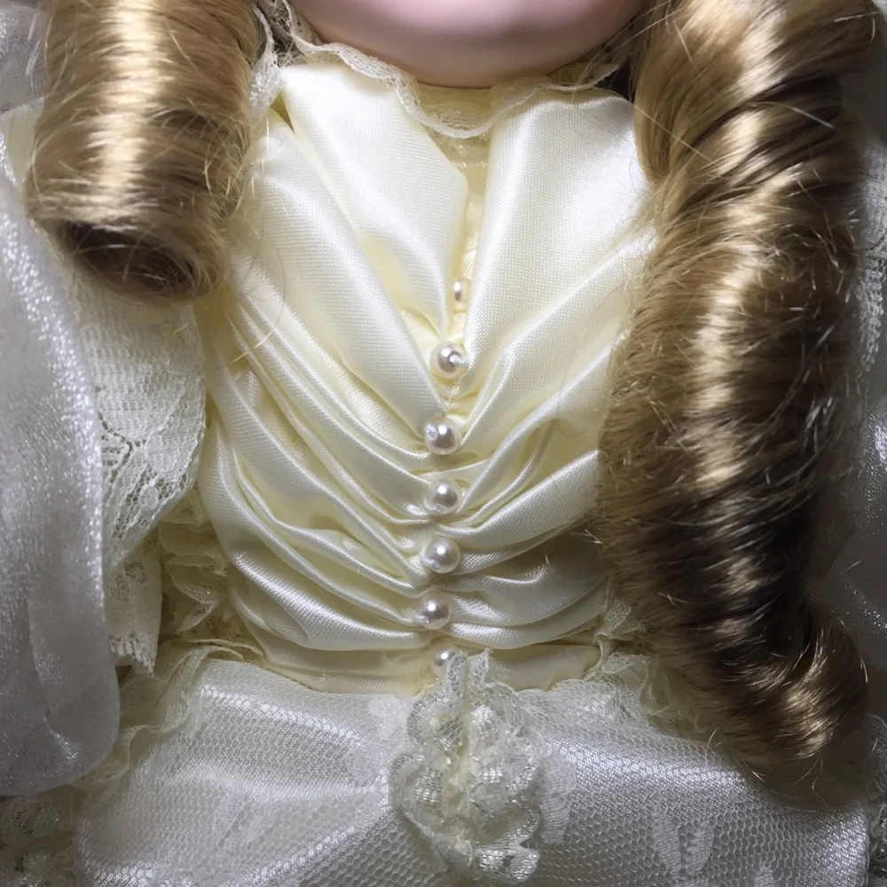 DYNASTY DOLLS Porcelain Bride Doll